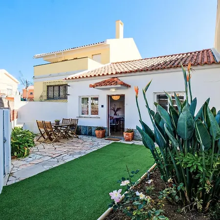 Garden & Terrace House Cascais
